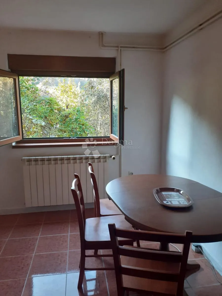 kuća u mirnom okruženju - slika 4