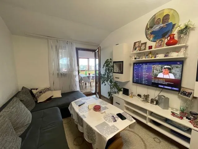 etaža kuće sa dva apartmana - slika 9
