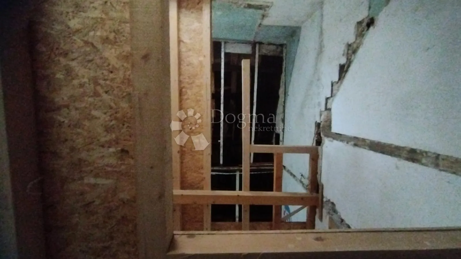 kamena kuća za adaptaciju - slika 7
