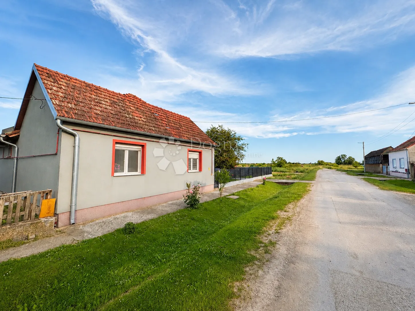 kuća 166 m² + oranica 6.000 m² uz kuću - slika 1