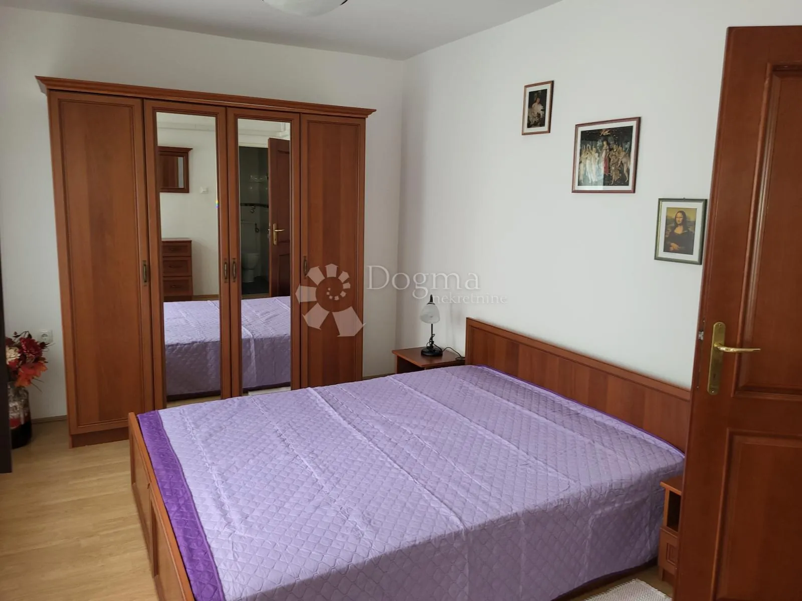 kuća sa tri velika stana blizu mora - slika 15