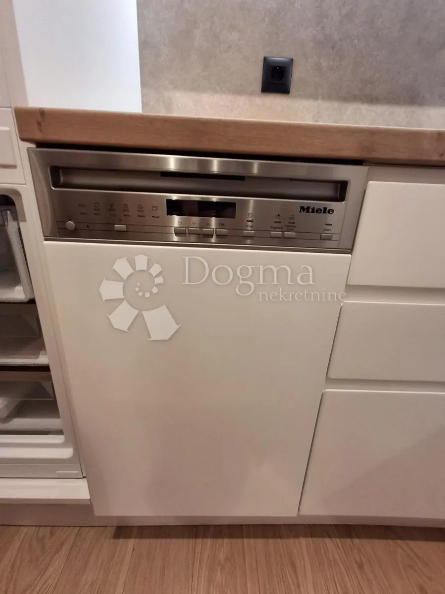 dizajnerski studio apartman u poslovnom centru raba!!! samo kod nas! - slika 20