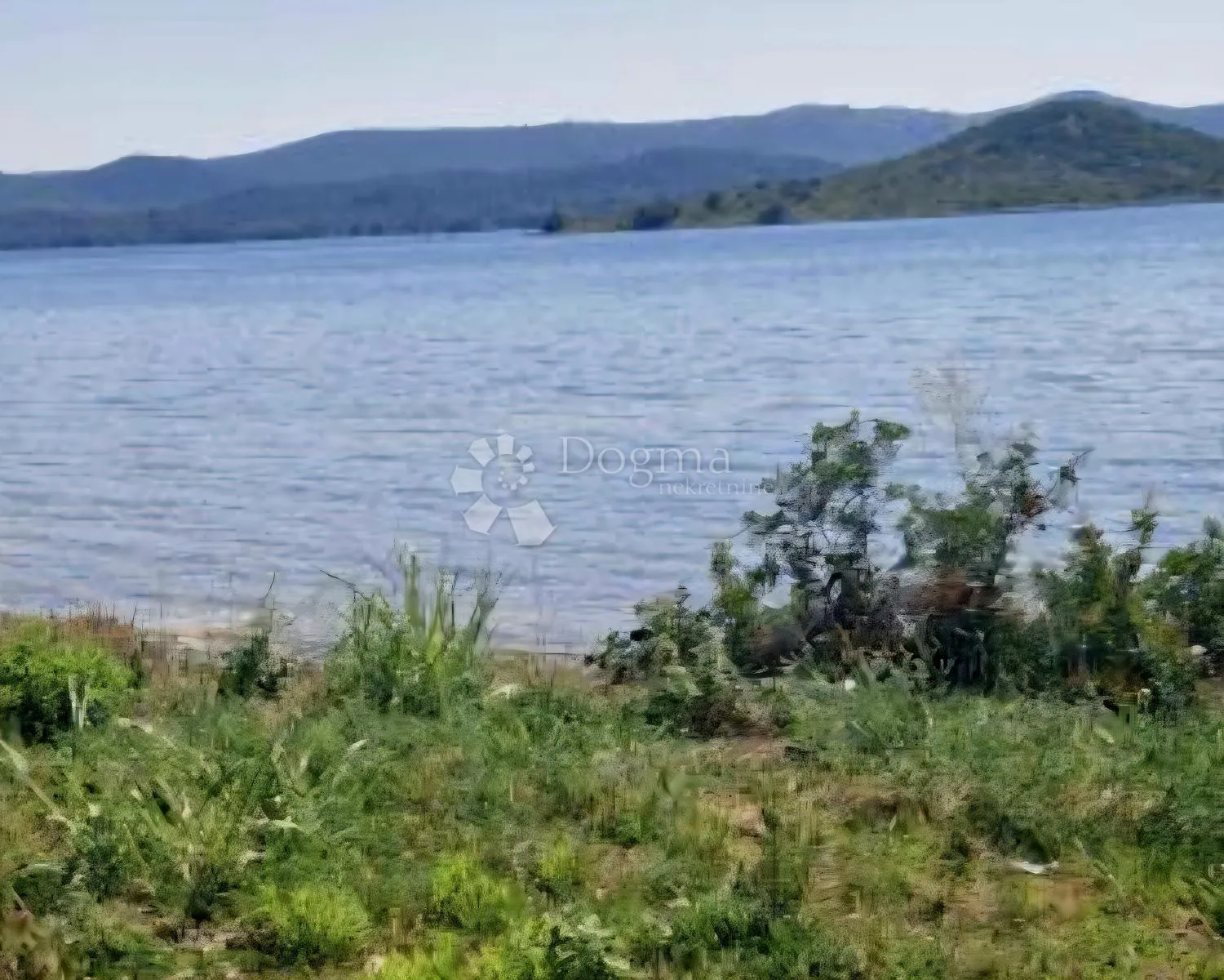 hitno-zemljište sa građevinskom dozvolom, starigrad - slika 1