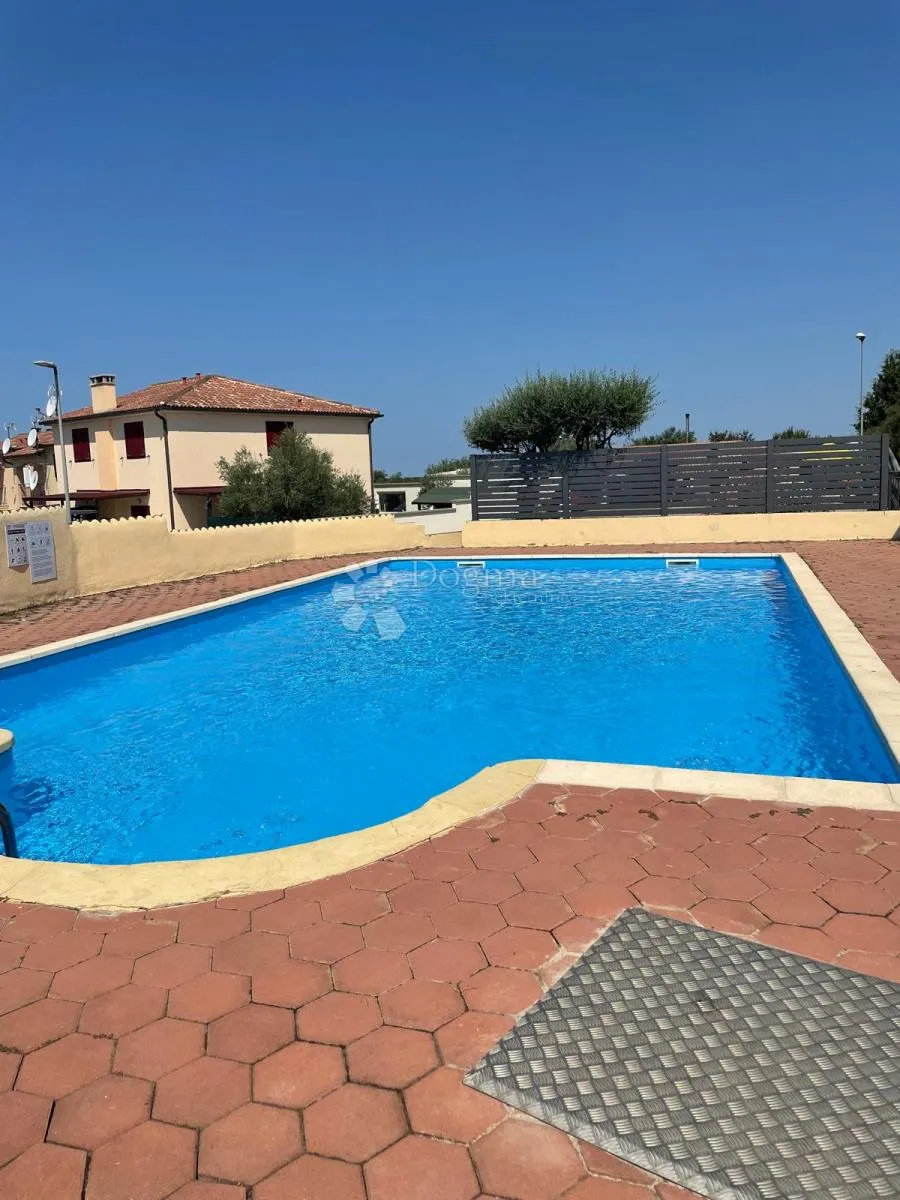 poreč (okolica) stan sa vrtom i bazenom - slika 12