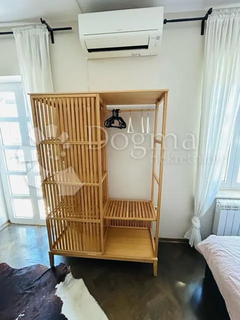 moderan studio apartman u centru - slika 6