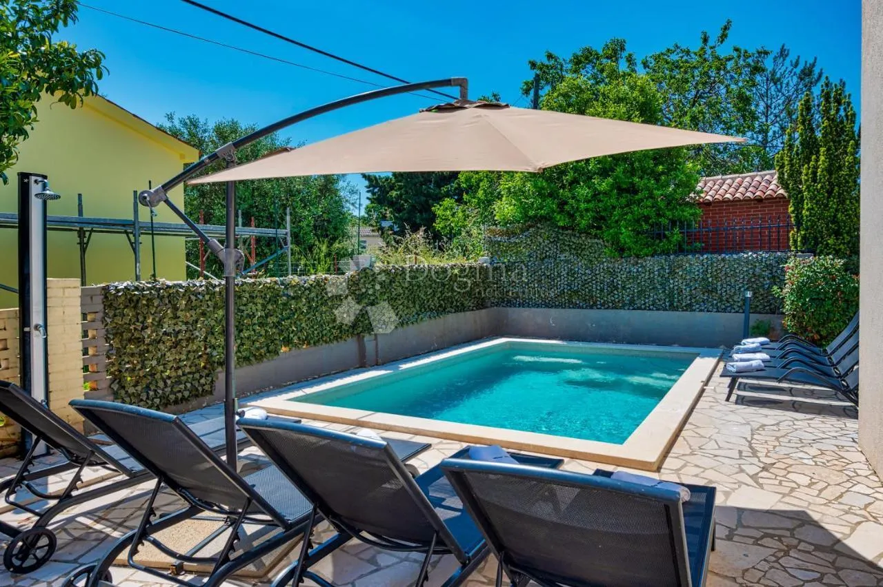villa s bazenom - 900 m od plaže - slika 33