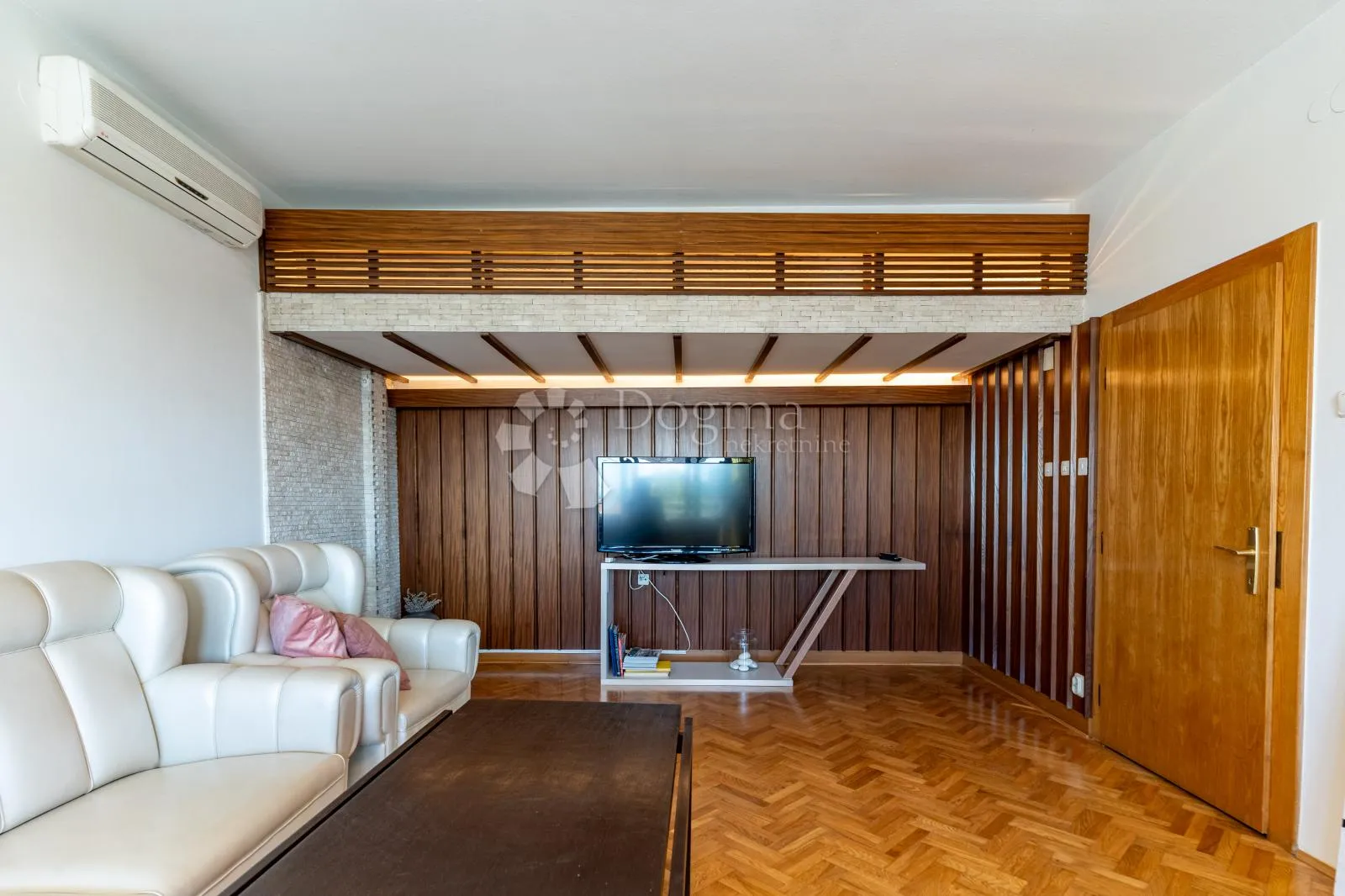 prostran dvoetažni stan s dvije panoramske terase – pantovčak / britanski trg, 200 m² - slika 8