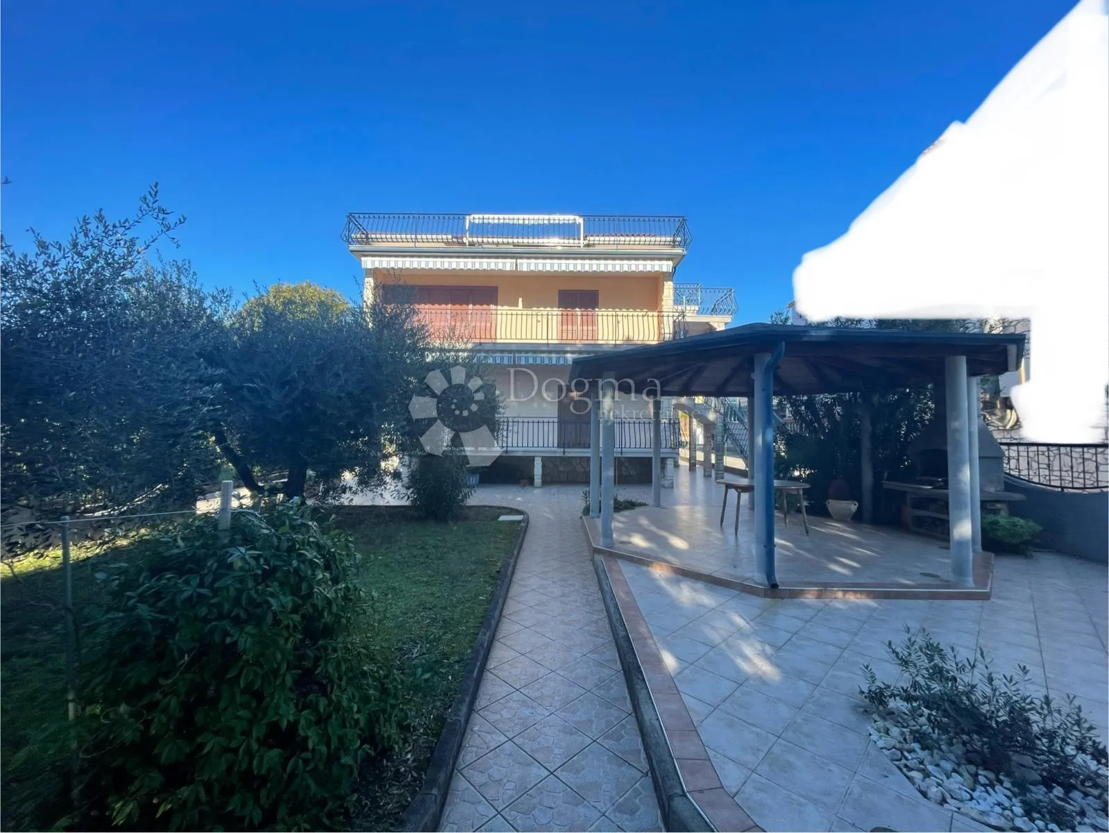 umag, prvi red, kuća s apartmanima - slika 2