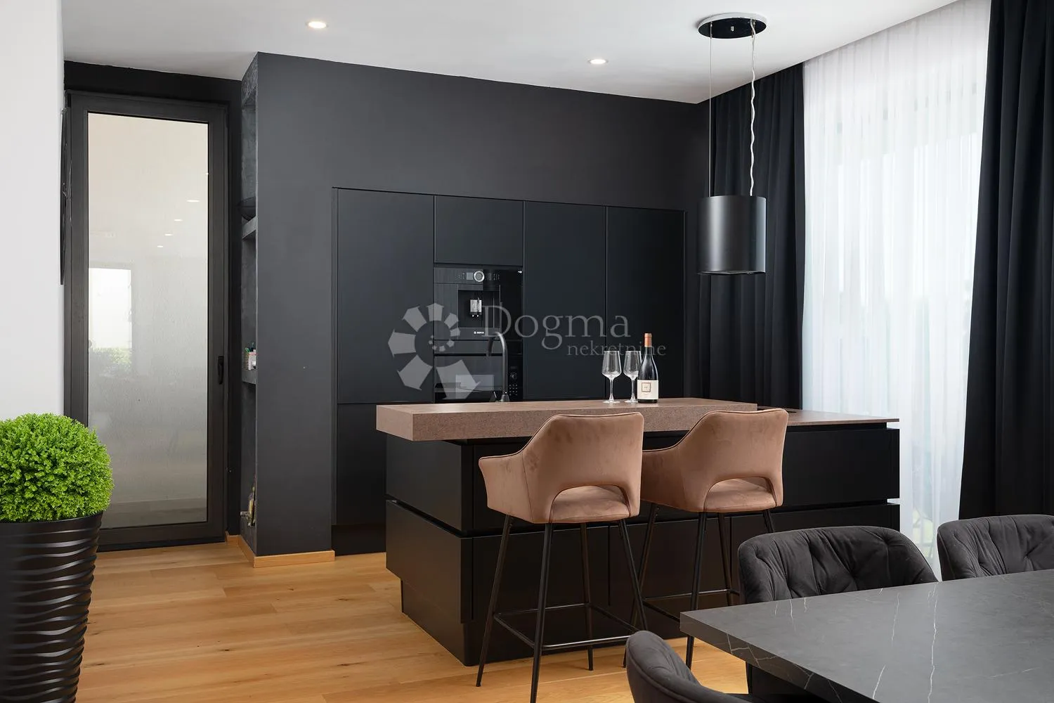 luksuz s infinity bazenom, wellnessom i pogledom na more! - slika 25