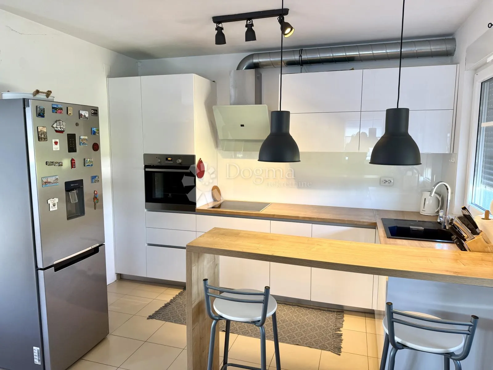 velika gorica, kuća 190 m2 s bazenom, prilika! - slika 12