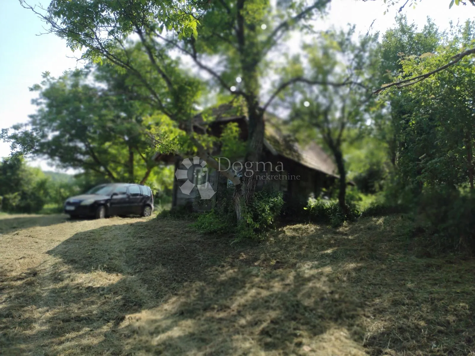 romantična kućica u blizini potoka - slika 6