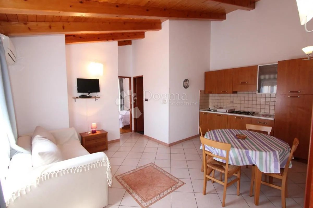 kuća sa apartmanima - slika 22
