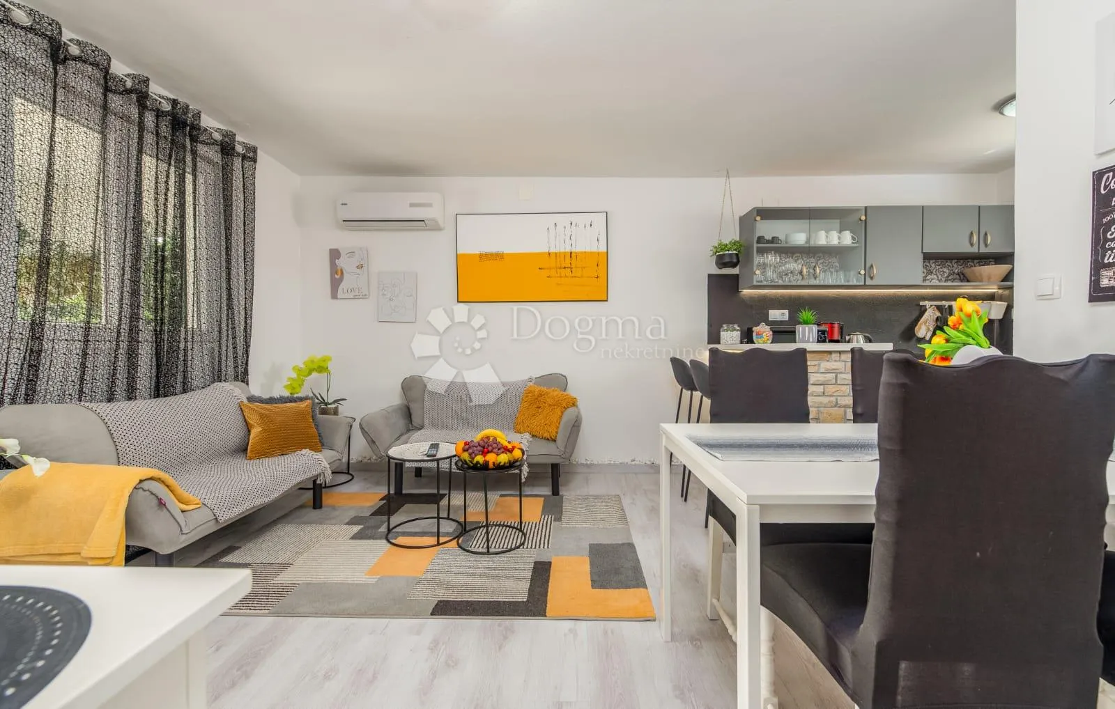 tri apartmana s bazenom - slika 26