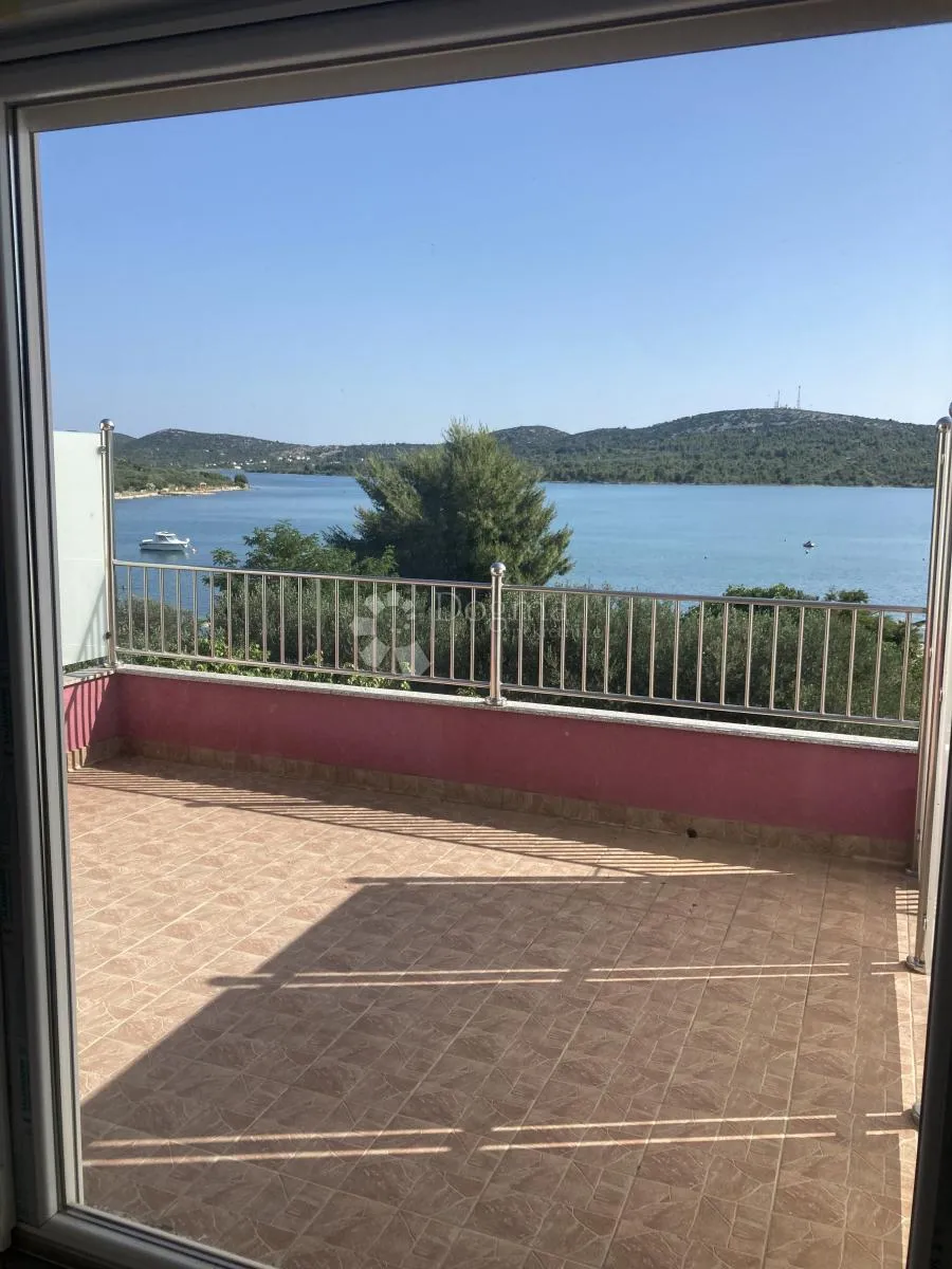 prilika - apartmanska kuća u pirovcu, 1. red do mora - slika 30