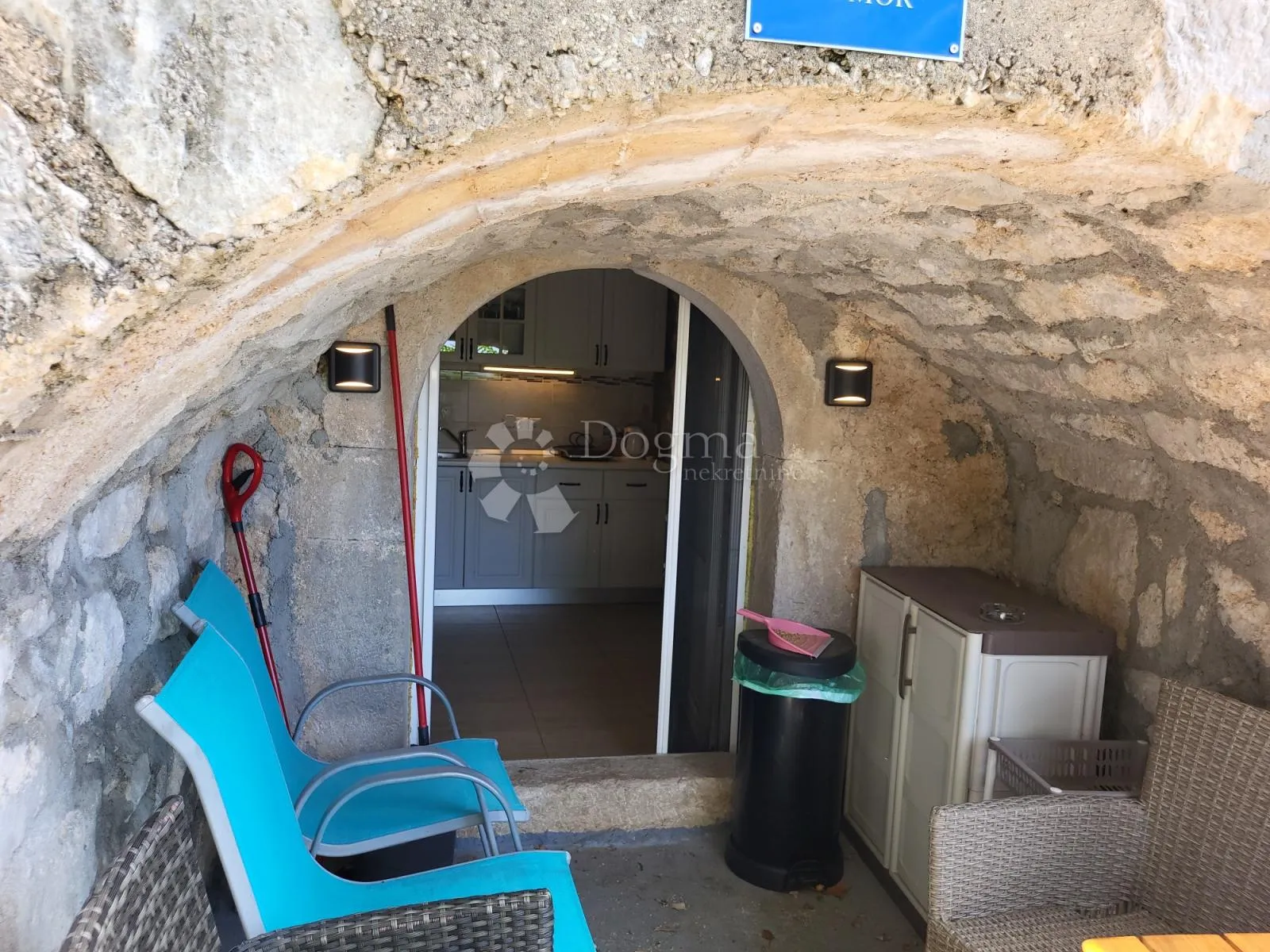 grižane – dva uređena studio apartmana - slika 9