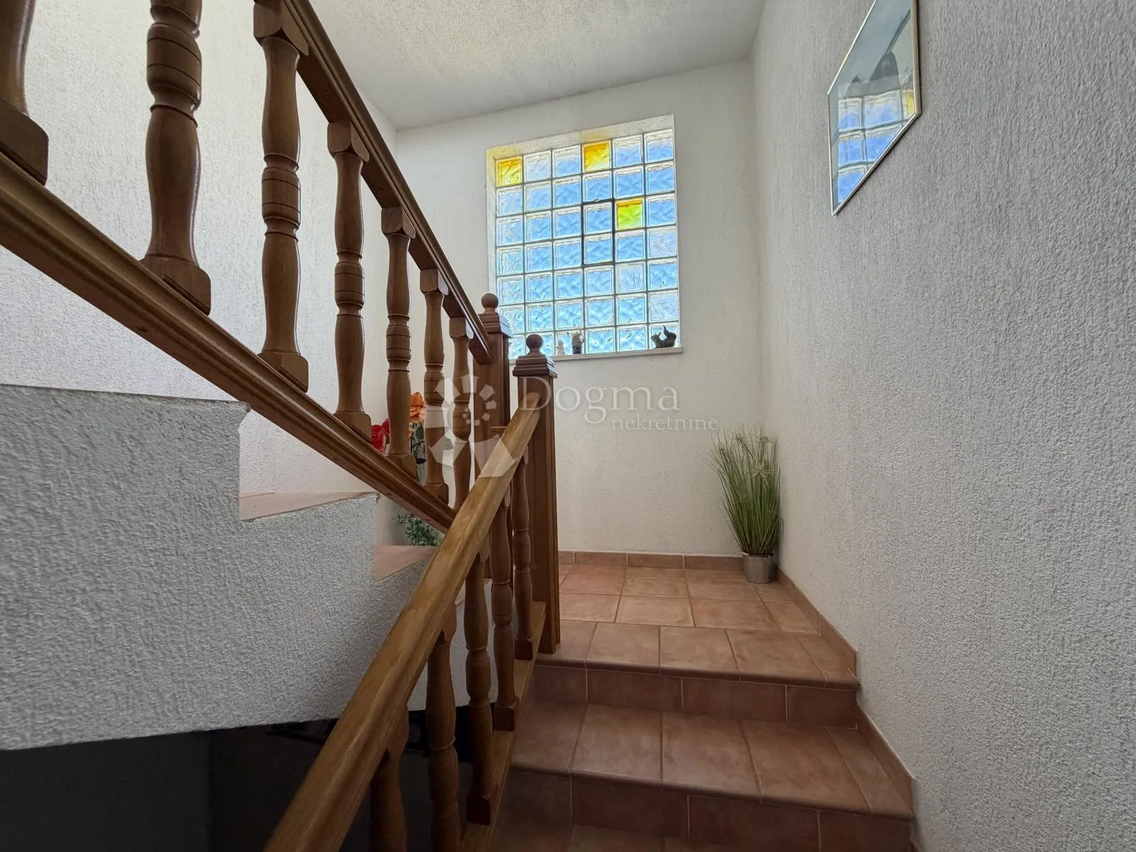 prilika u brodarici- kuća blizu mora, s 6 apartmana i 3-sobnim stanom!! - slika 23