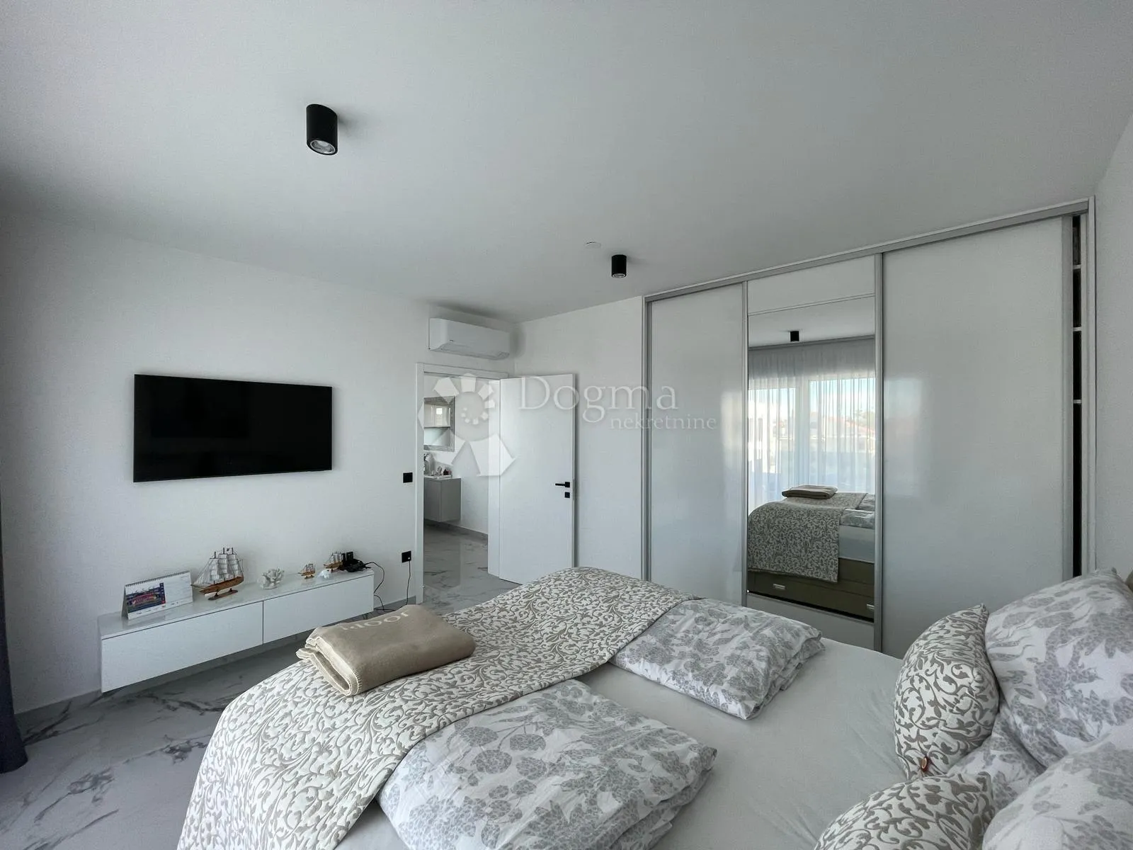 bibinje - potpuno opremljen penthouse s bazenom na krovnoj terasi - slika 6