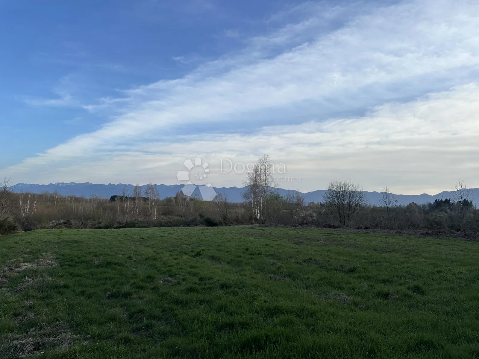 predivna lokacija uz rijeku liku pogled na velebit - slika 10