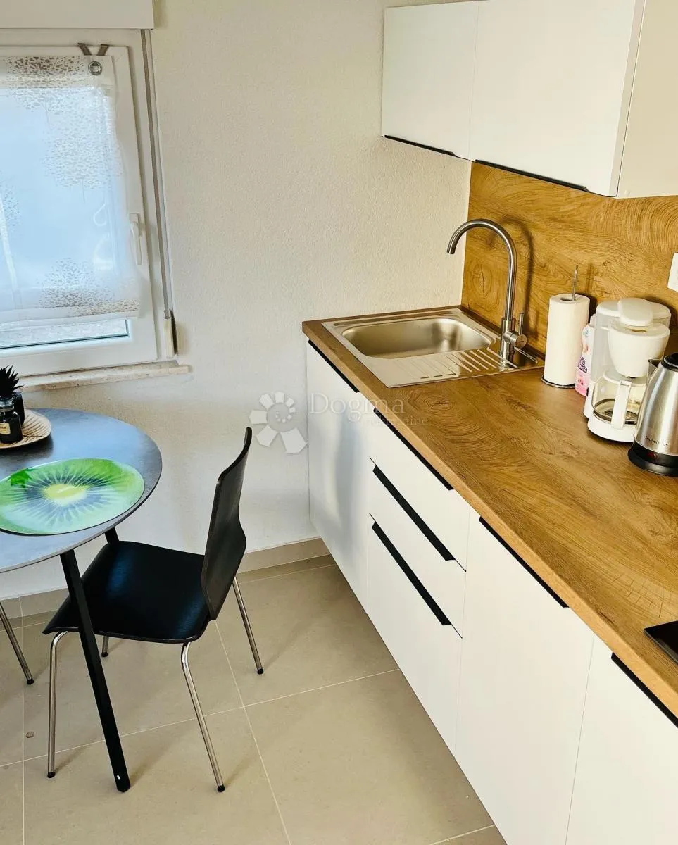rogoznica- prilika! kuća s 5 apartmana 150m od plaže - slika 22