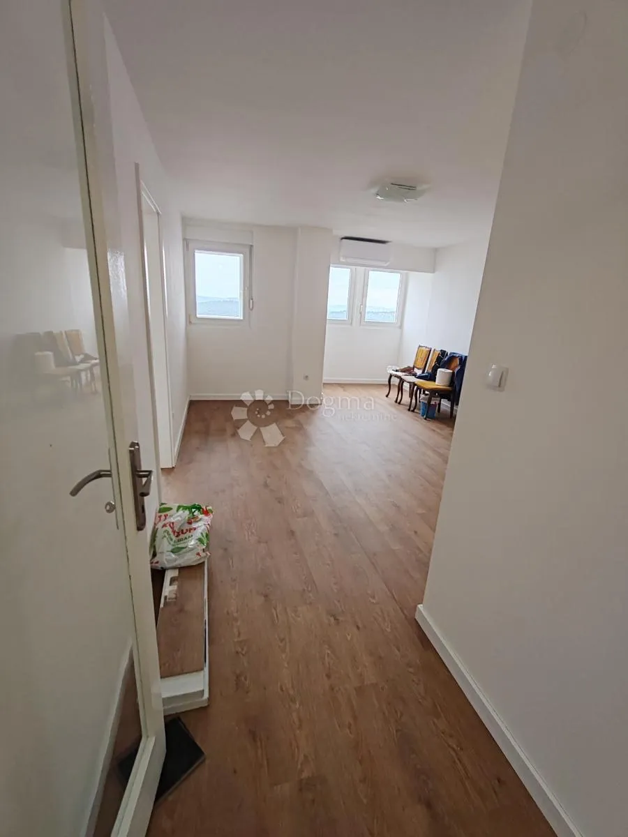 potpuno renoviran stan 62 m2 u šibeniku - baldekin - slika 3