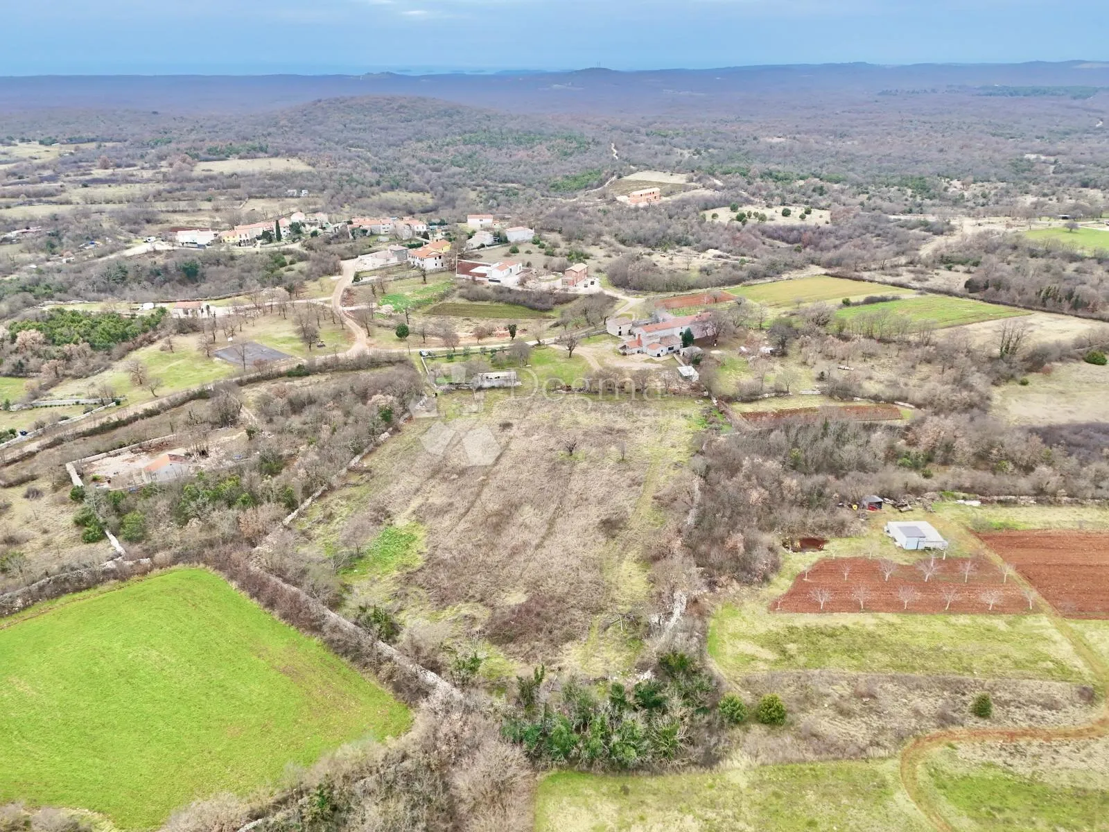 krmed,bale 1570m2 - slika 3