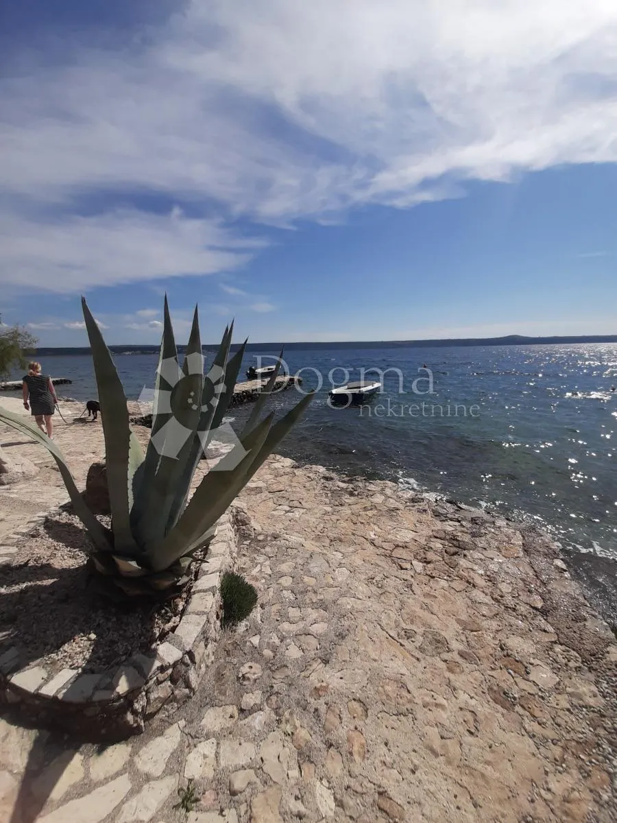 stan sa dvorištem u blizini plaže - slika 20