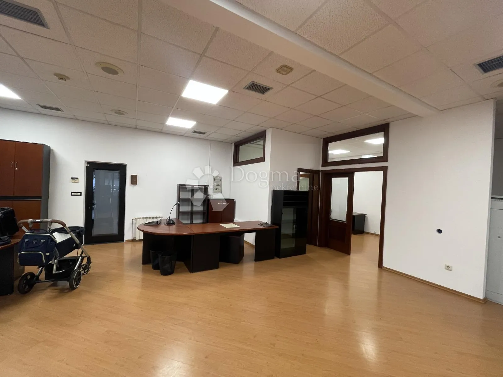 poslovni prostor 115m2 - trnje, najam - slika 2