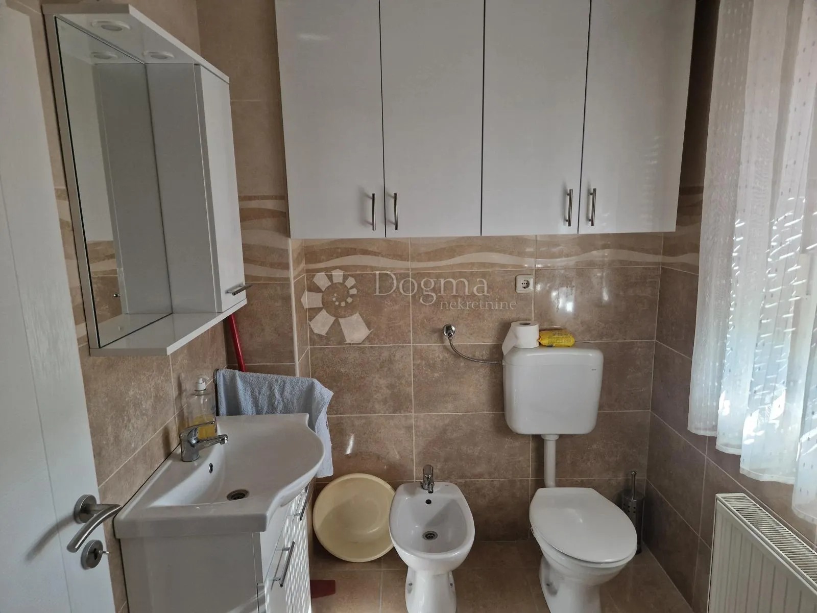 kuća u prirodi s prekrasnim pogledom na ravnu goru i velikom okućnicom - slika 22