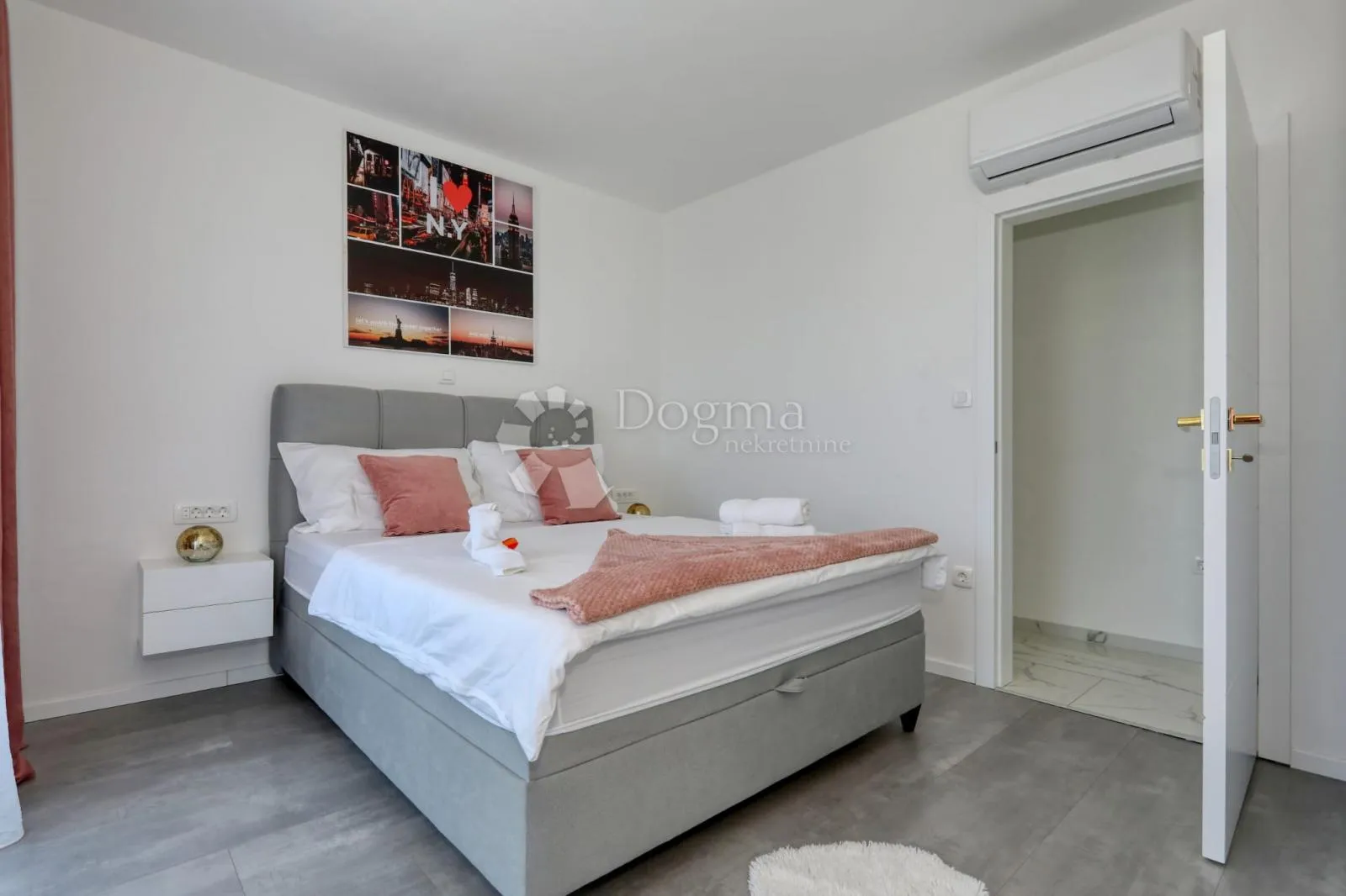 prodaje se moderna vila sa bazenom privlaka - slika 14