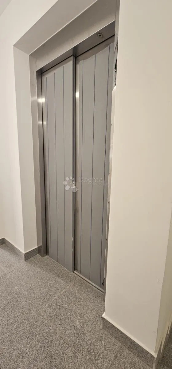 prodaja — luksuzni dvoetažni apartman u senju — top lokacija - slika 6