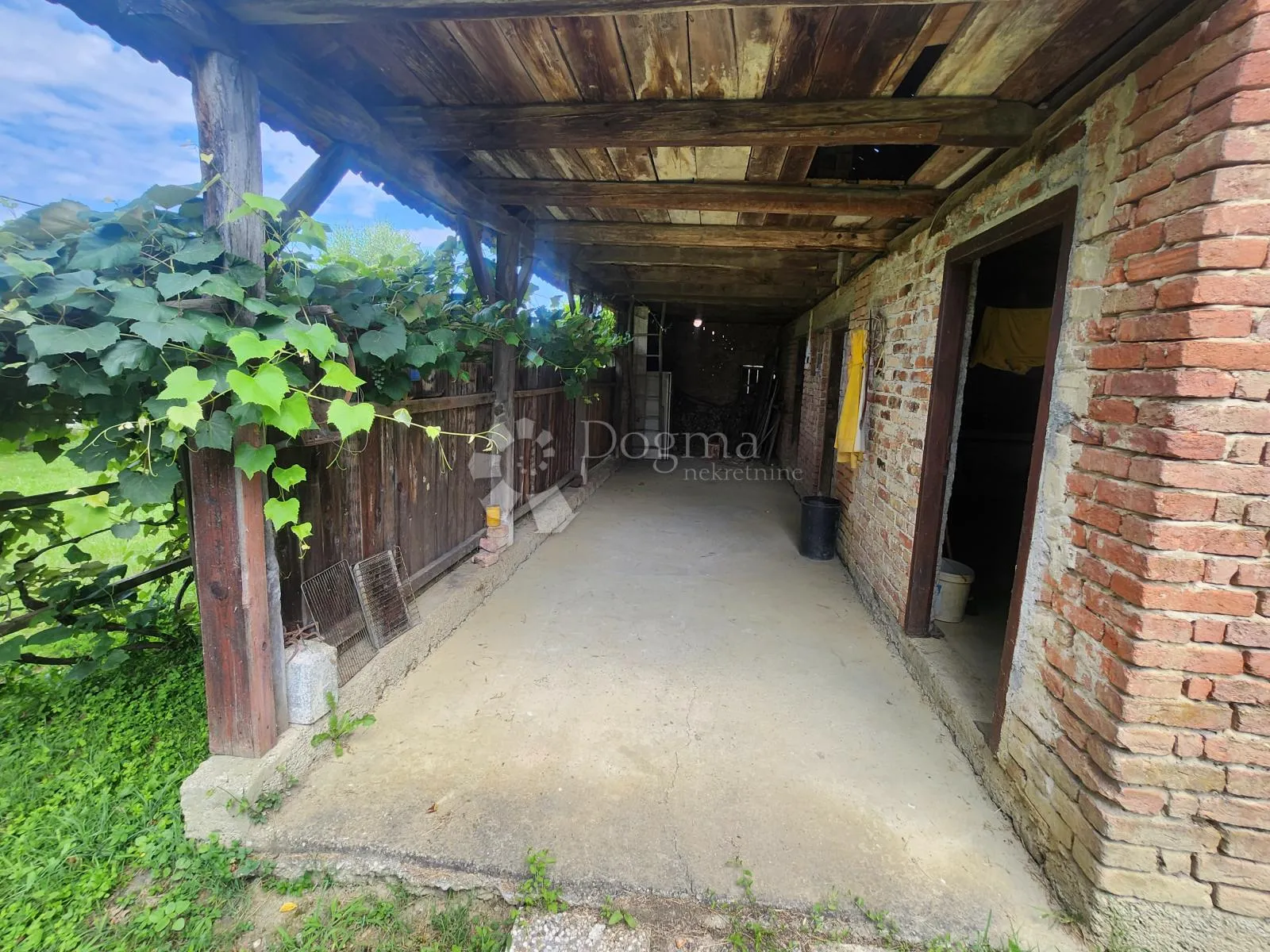 kuća sa pomoćnim objektom i 7.438m² okućnice 4 min od krapinskih toplica! - slika 13
