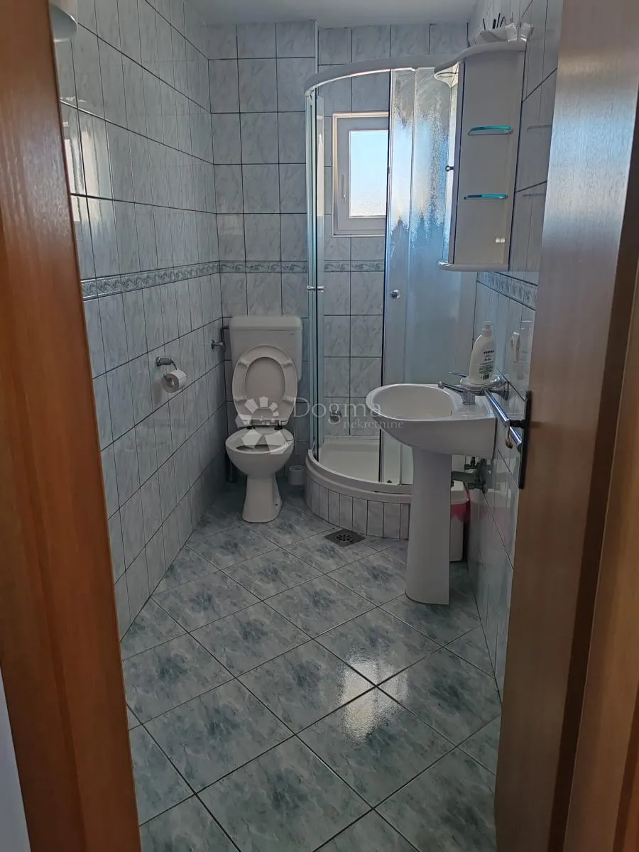 zatoglav - kuća nadomak mora sa 7 apartmana i poslovnim prostorom - slika 36
