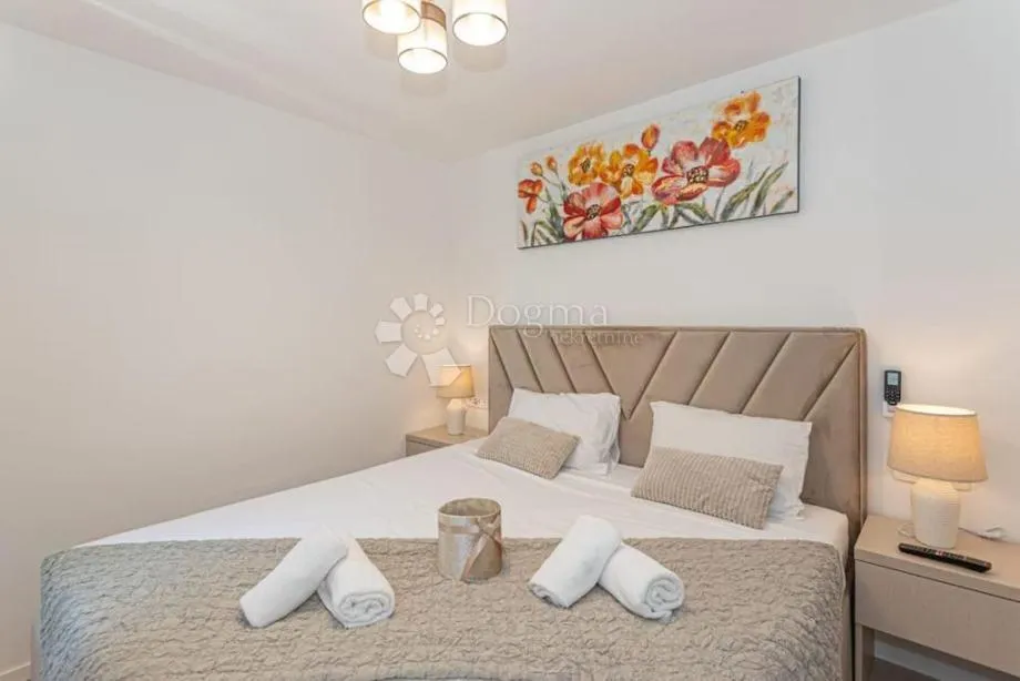 ekskluzivna vila sa bazenom - slika 10