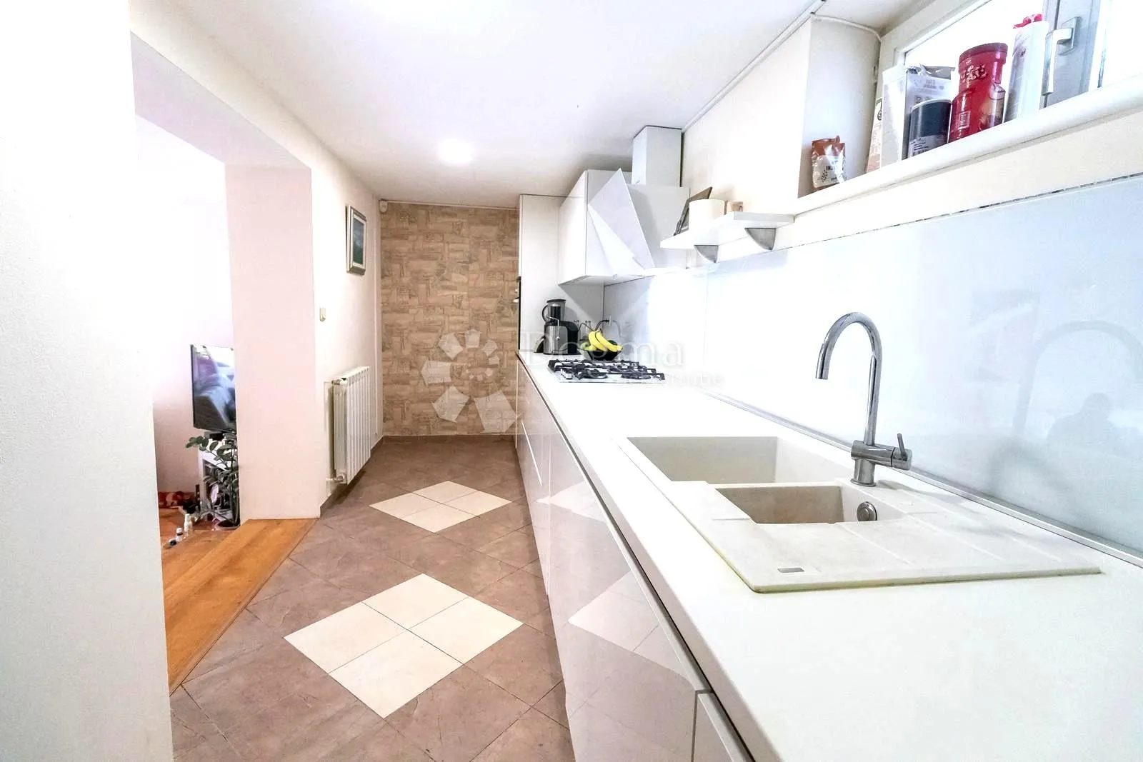 prekrasan četverosoban stan 130m2 s vrtom i 2 pm !!! - slika 8