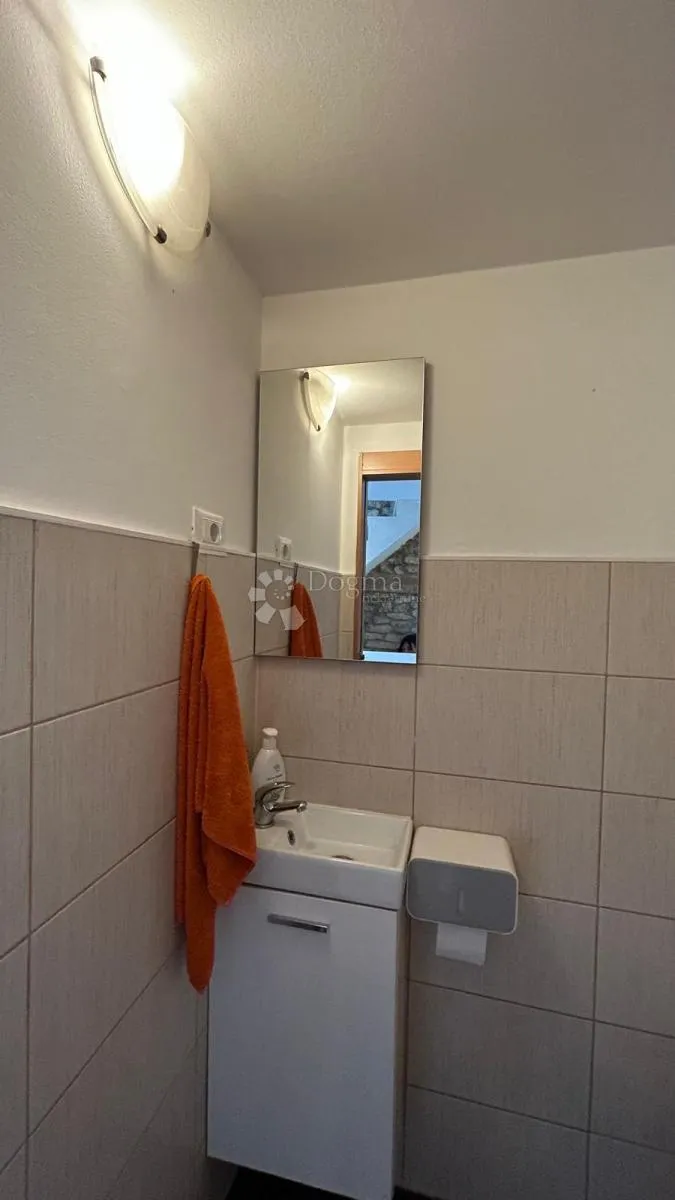 predivna renovirana kuća 160m2 - šišan - slika 13