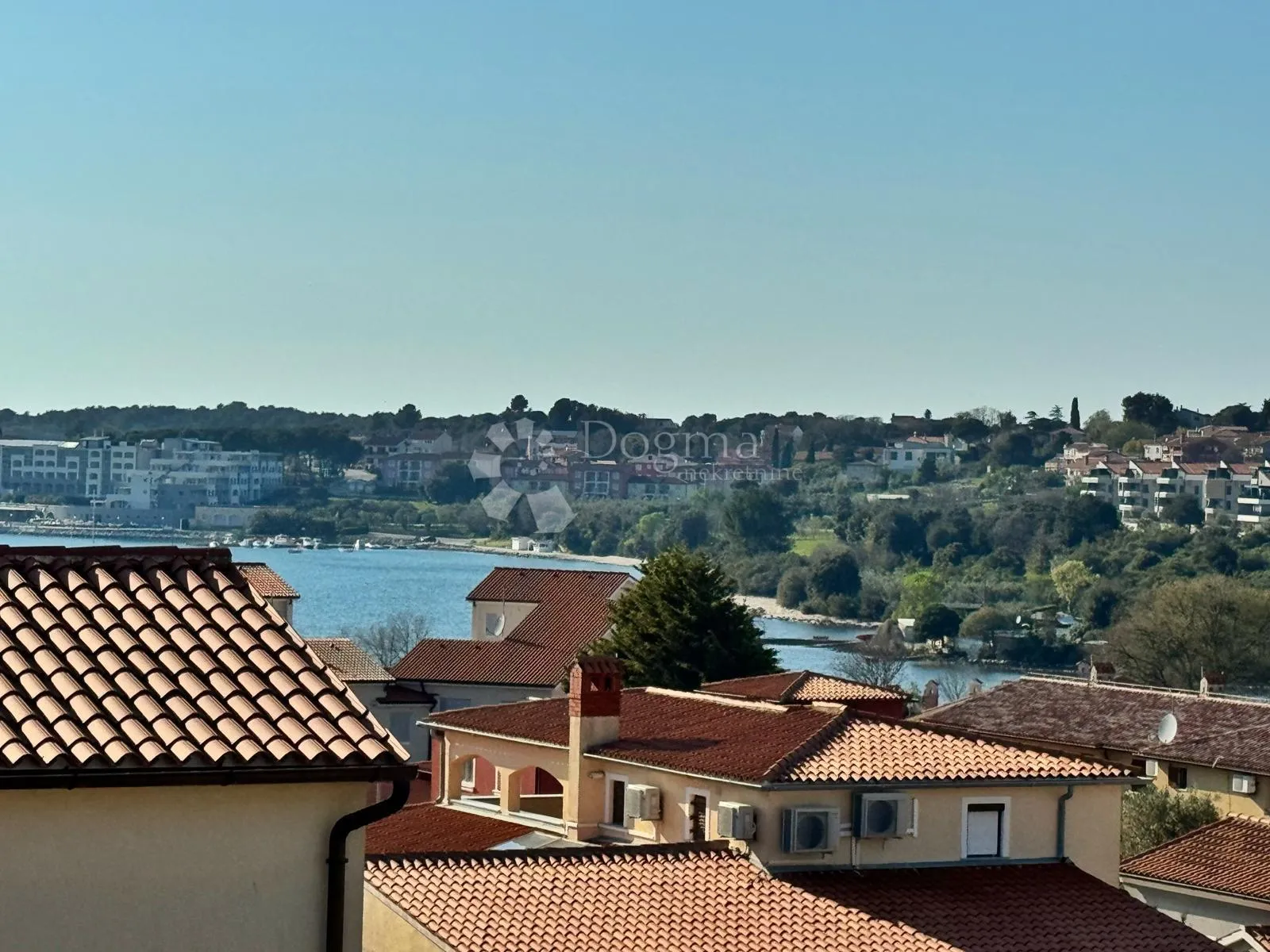 kvalitetna novogradnja s pogledom na more! - slika 5