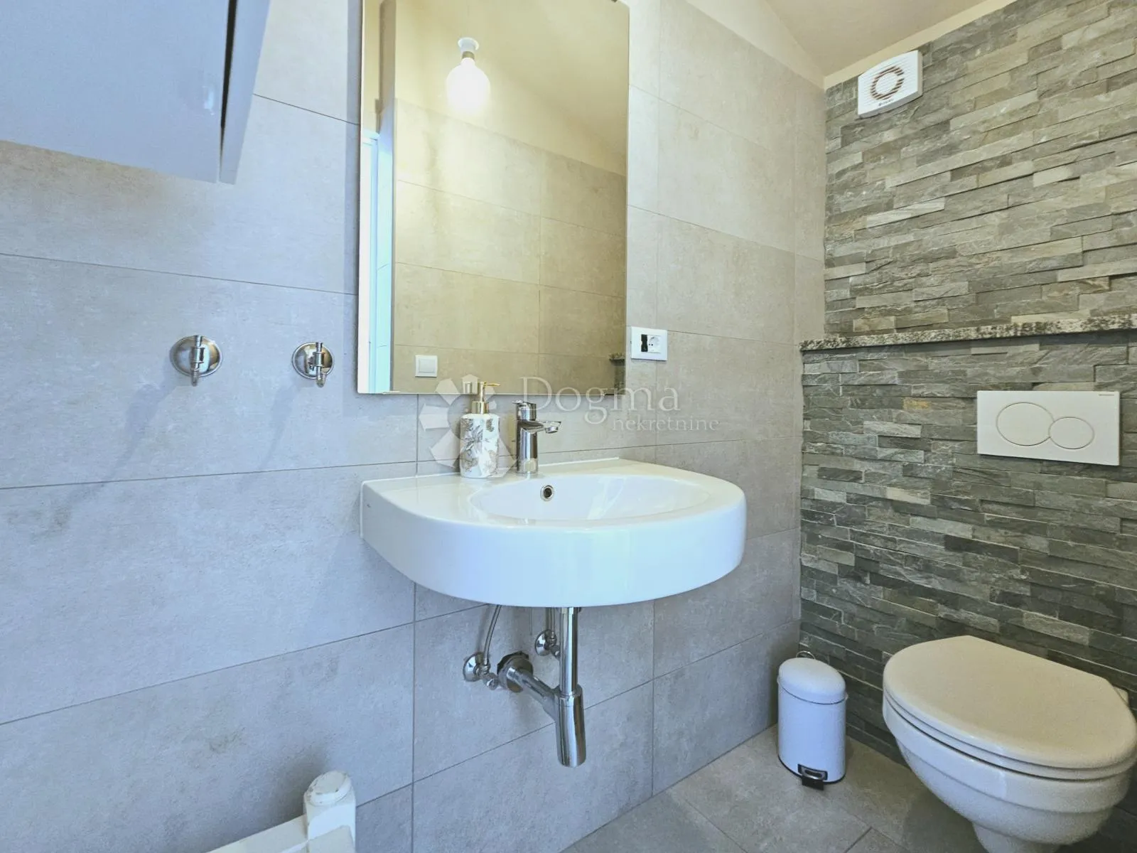 apartmanska kuća (4 jedinice) spremna za turizam - slika 42