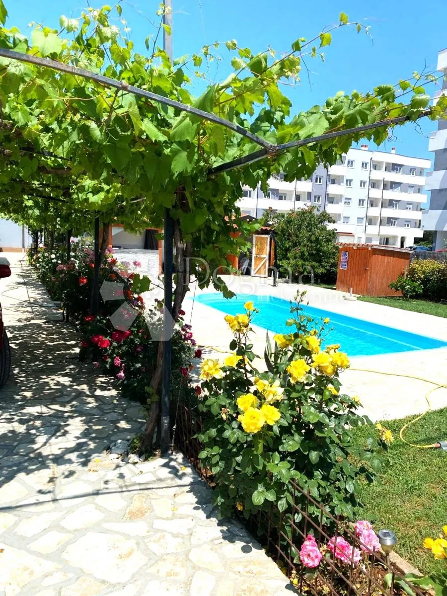 prilika - 2 kuće sa bazenom na odličnoj lokaciji - slika 58