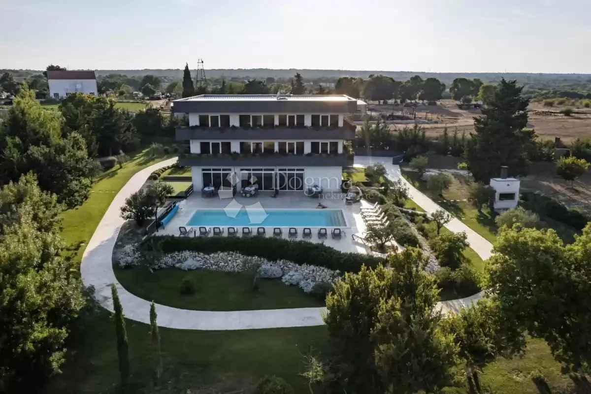 moderna villa sa bazenom- žerava - slika 3