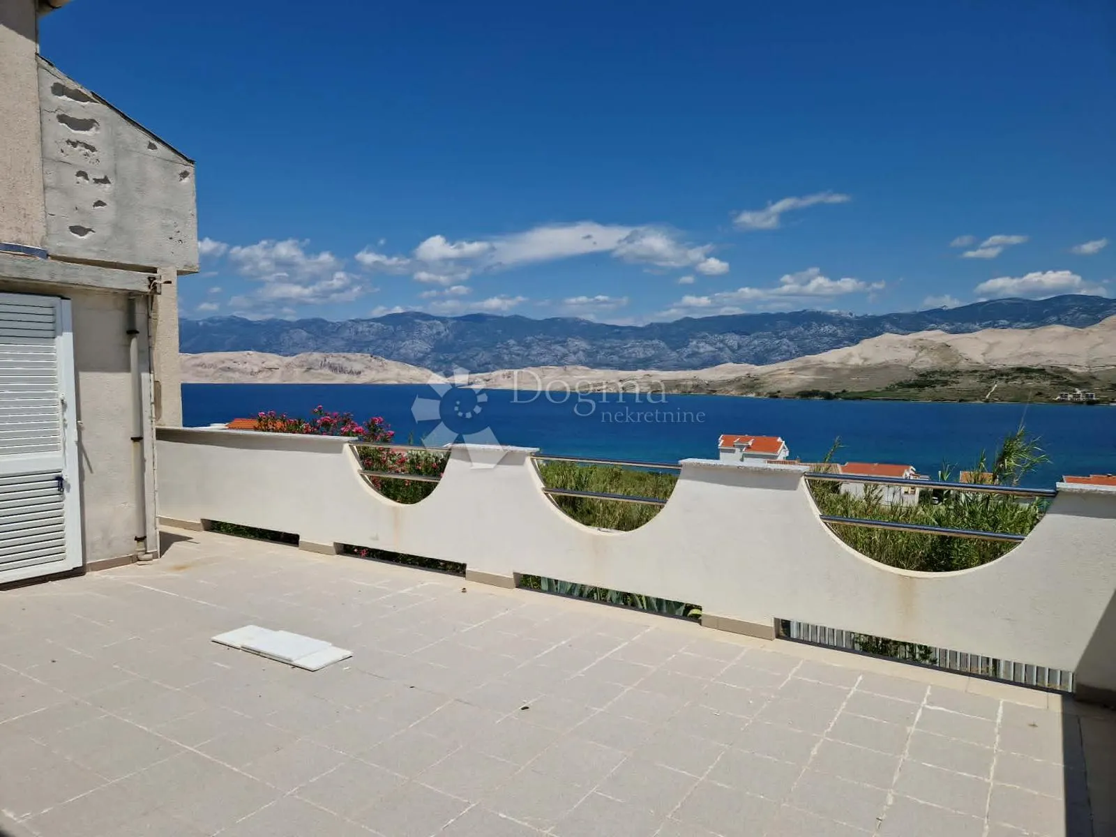 pag - kuća s 2 apartmana 282,80 m2 - 250 m od mora - slika 32