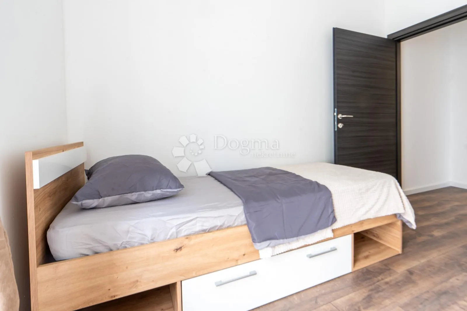rijeka adaptiran, namješten stan 4s+db sa velikim balkonom - slika 15