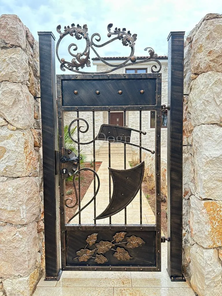 otok krk - kamena vila s bazenom - slika 20