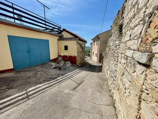 kuća, s restoranom u prizemlju, u centru buja - slika 40