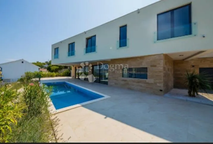 moderna vila sa bazenom,drugi red od mora iii - slika 3