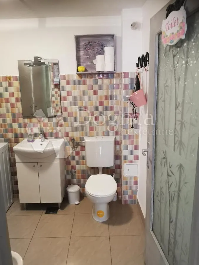 prostrani apartman 79.36m² u centru crikvenice! - slika 11