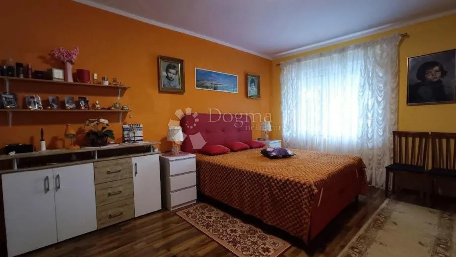 kastav samostojeća kuća sa dva stana - slika 3