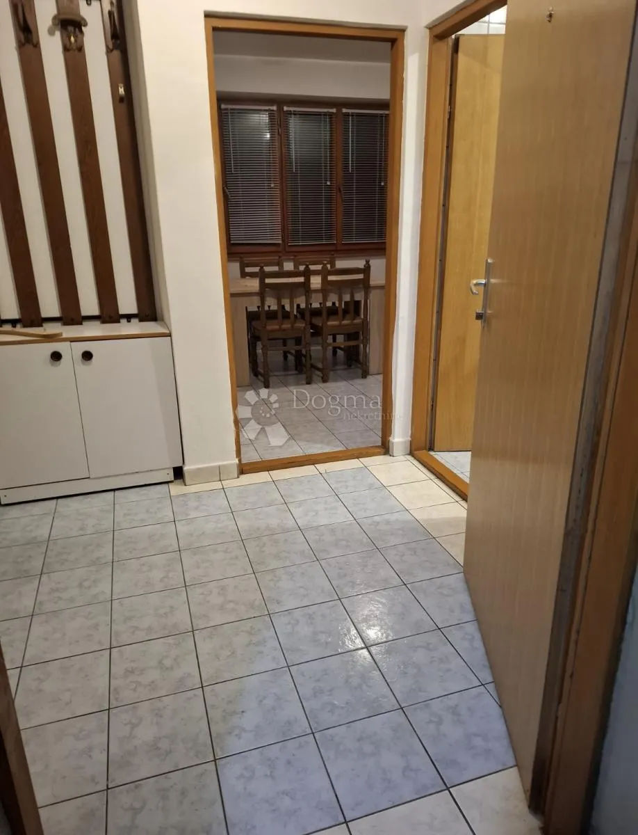 renoviran stan s garažom i podrumom centar i.kat - slika 5