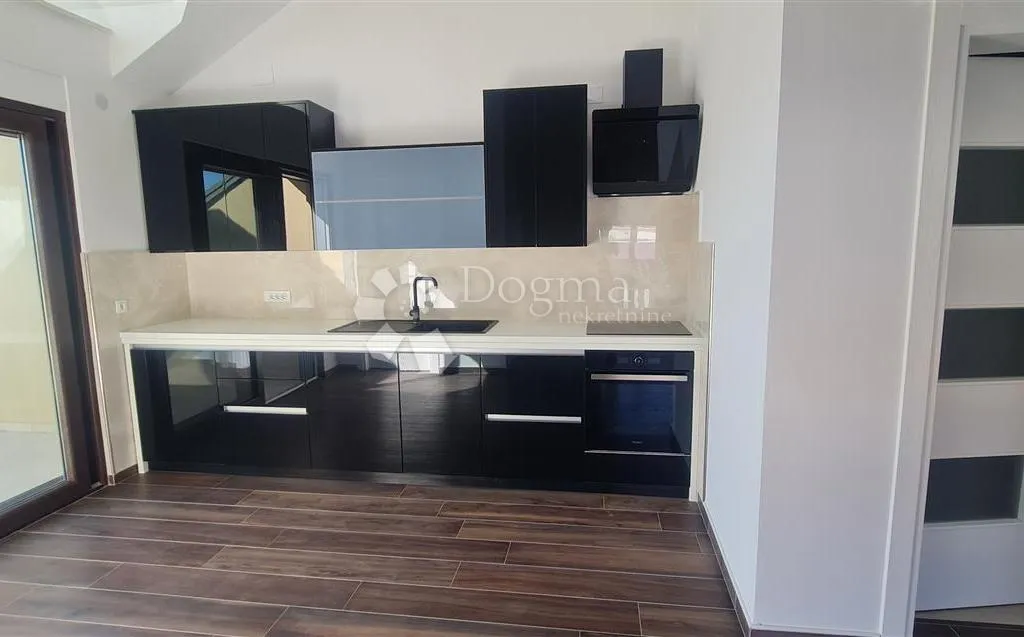luksuzan apartman pored mora u povljani - slika 8