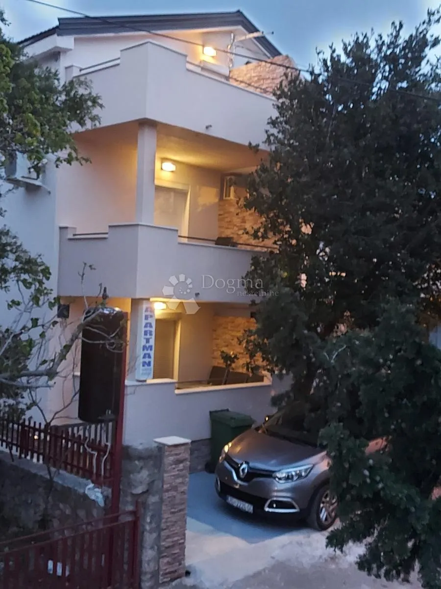 karlobag ribarica kuća sa 6 app u blizini mora - slika 1