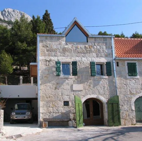 marušići - dvije kuće s bazenom i otvorenim pogledom na more !!! - slika 16
